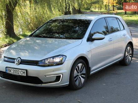 Фольксваген e-Golf 2015 в Ровно на Automoto.ua Серый Фольксваген e-Golf, объемом двигателя 0 л и пробегом 126 тыс. км за 9500 $, фото 1 на Automoto.ua