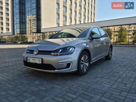 Серый Фольксваген e-Golf, объемом двигателя 0 л и пробегом 150 тыс. км за 9800 $, фото 1 на Automoto.ua