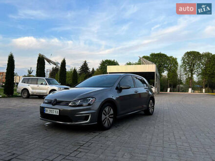 Фольксваген e-Golf 2015 у Дубно на Automoto.ua Сірий Фольксваген e-Golf, об'ємом двигуна 0 л та пробігом 130 тис. км за 9000 $, фото 1 на Automoto.ua