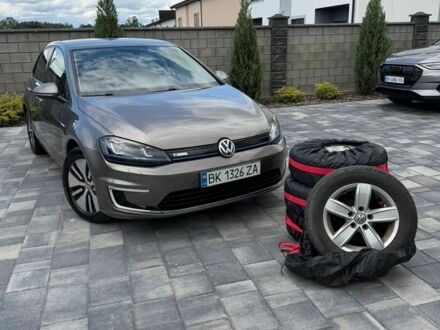 Серый Фольксваген e-Golf, объемом двигателя 0 л и пробегом 128 тыс. км за 8600 $, фото 1 на Automoto.ua