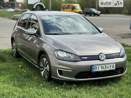 Серый Фольксваген e-Golf, объемом двигателя 0 л и пробегом 104 тыс. км за 12850 $, фото 1 на Automoto.ua