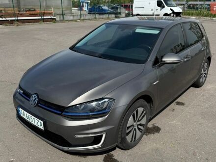 Серый Фольксваген e-Golf, объемом двигателя 0 л и пробегом 134 тыс. км за 9900 $, фото 1 на Automoto.ua