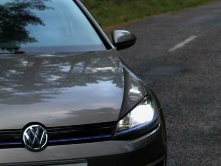 Фольксваген e-Golf 2015 у Києві на Automoto.ua Сірий Фольксваген e-Golf, об'ємом двигуна 0 л та пробігом 167 тис. км за 9600 $, фото 1 на Automoto.ua
