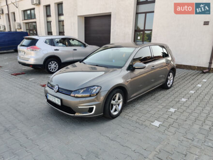 Серый Фольксваген e-Golf, объемом двигателя 0 л и пробегом 119 тыс. км за 8700 $, фото 1 на Automoto.ua