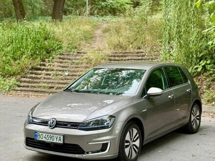Серый Фольксваген e-Golf, объемом двигателя 0 л и пробегом 112 тыс. км за 8899 $, фото 1 на Automoto.ua