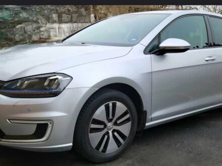 Серый Фольксваген e-Golf, объемом двигателя 2.4 л и пробегом 150 тыс. км за 7900 $, фото 1 на Automoto.ua