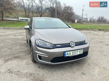 Серый Фольксваген e-Golf, объемом двигателя 0 л и пробегом 107 тыс. км за 10300 $, фото 1 на Automoto.ua