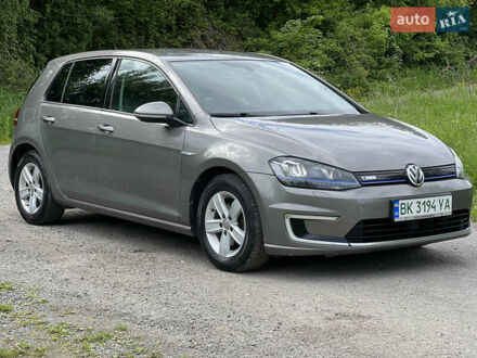 Фольксваген e-Golf 2016 в Кременце на Automoto.ua Серый Фольксваген e-Golf, объемом двигателя 0 л и пробегом 140 тыс. км за 8499 $, фото 1 на Automoto.ua