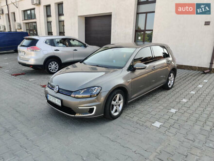 Фольксваген e-Golf 2016 в Хмельницком на Automoto.ua Серый Фольксваген e-Golf, объемом двигателя 0 л и пробегом 119 тыс. км за 9750 $, фото 1 на Automoto.ua