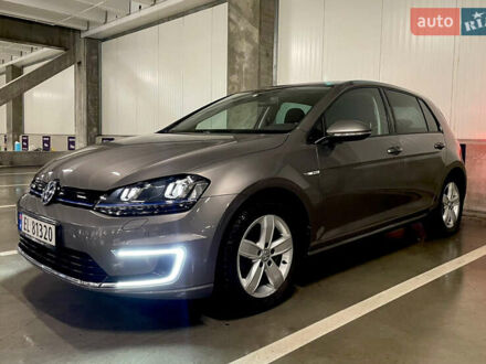 Фольксваген e-Golf 2016 в Киеве на Automoto.ua Серый Фольксваген e-Golf, объемом двигателя 0 л и пробегом 63 тыс. км за 5350 $, фото 1 на Automoto.ua