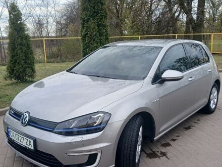 Серый Фольксваген e-Golf, объемом двигателя 0 л и пробегом 100 тыс. км за 9300 $, фото 1 на Automoto.ua