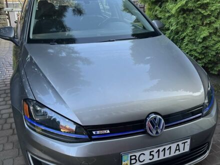 Серый Фольксваген e-Golf, объемом двигателя 0 л и пробегом 63 тыс. км за 16750 $, фото 1 на Automoto.ua