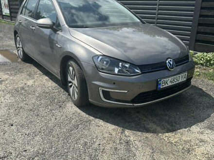 Серый Фольксваген e-Golf, объемом двигателя 0 л и пробегом 93 тыс. км за 8600 $, фото 1 на Automoto.ua