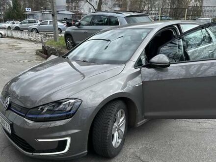 Серый Фольксваген e-Golf, объемом двигателя 0 л и пробегом 90 тыс. км за 10300 $, фото 1 на Automoto.ua