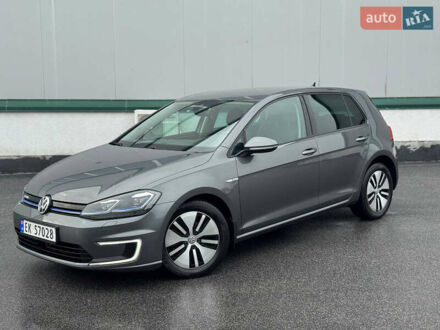 Серый Фольксваген e-Golf, объемом двигателя 0 л и пробегом 98 тыс. км за 12000 $, фото 1 на Automoto.ua