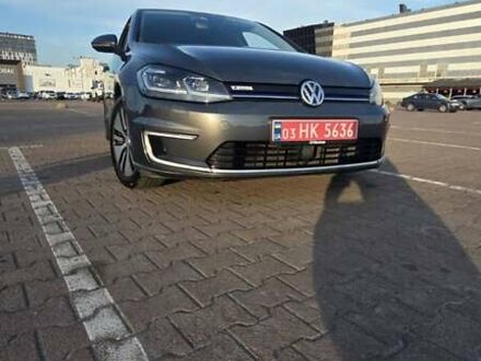 Серый Фольксваген e-Golf, объемом двигателя 0 л и пробегом 135 тыс. км за 12200 $, фото 1 на Automoto.ua