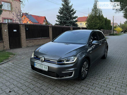 Серый Фольксваген e-Golf, объемом двигателя 0 л и пробегом 44 тыс. км за 14550 $, фото 1 на Automoto.ua