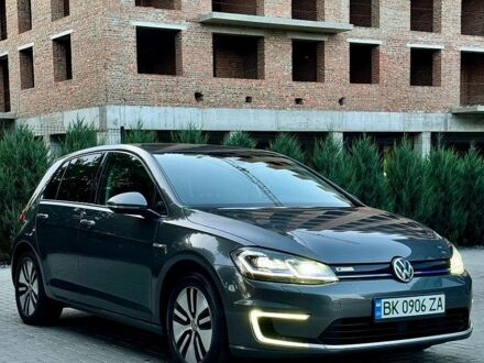 Серый Фольксваген e-Golf, объемом двигателя 0 л и пробегом 155 тыс. км за 11999 $, фото 1 на Automoto.ua