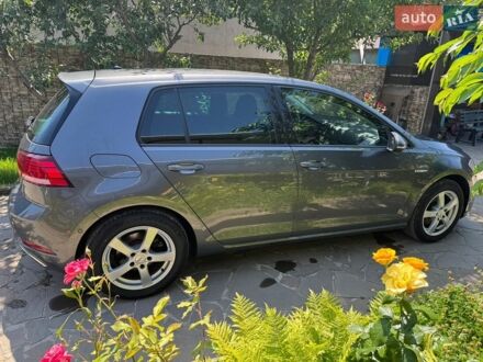 Серый Фольксваген e-Golf, объемом двигателя 0 л и пробегом 113 тыс. км за 13700 $, фото 1 на Automoto.ua