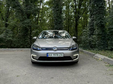Серый Фольксваген e-Golf, объемом двигателя 0 л и пробегом 128 тыс. км за 11900 $, фото 1 на Automoto.ua