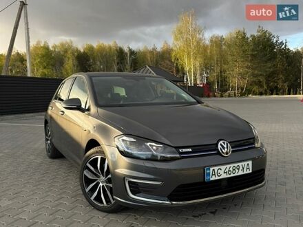 Серый Фольксваген e-Golf, объемом двигателя 0 л и пробегом 159 тыс. км за 12000 $, фото 1 на Automoto.ua