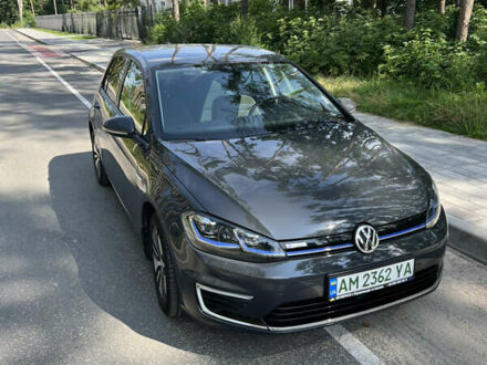 Серый Фольксваген e-Golf, объемом двигателя 0 л и пробегом 65 тыс. км за 13448 $, фото 1 на Automoto.ua