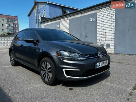 Серый Фольксваген e-Golf, объемом двигателя 0 л и пробегом 161 тыс. км за 11500 $, фото 1 на Automoto.ua