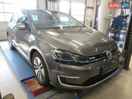 Серый Фольксваген e-Golf, объемом двигателя 0 л и пробегом 141 тыс. км за 13399 $, фото 1 на Automoto.ua