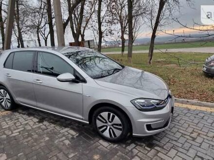 Серый Фольксваген e-Golf, объемом двигателя 0 л и пробегом 107 тыс. км за 15700 $, фото 1 на Automoto.ua