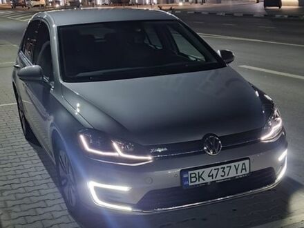 Серый Фольксваген e-Golf, объемом двигателя 0 л и пробегом 117 тыс. км за 14900 $, фото 1 на Automoto.ua
