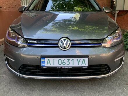 Серый Фольксваген e-Golf, объемом двигателя 0 л и пробегом 144 тыс. км за 14000 $, фото 1 на Automoto.ua