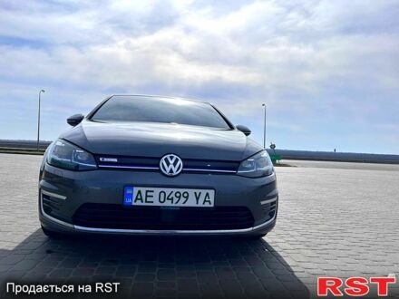 Фольксваген e-Golf 2019 в Днепре (Днепропетровске) на Automoto.ua Серый Фольксваген e-Golf, объемом двигателя 0 л и пробегом 119 тыс. км за 13500 $, фото 1 на Automoto.ua