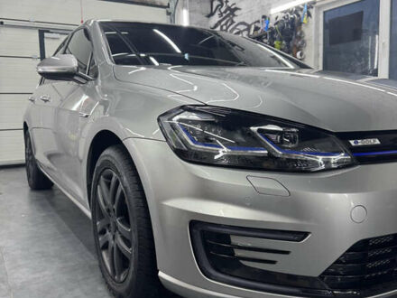 Серый Фольксваген e-Golf, объемом двигателя 0 л и пробегом 87 тыс. км за 14999 $, фото 1 на Automoto.ua