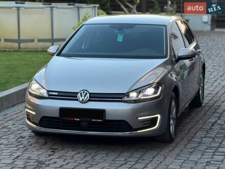 Серый Фольксваген e-Golf, объемом двигателя 0 л и пробегом 96 тыс. км за 14999 $, фото 1 на Automoto.ua
