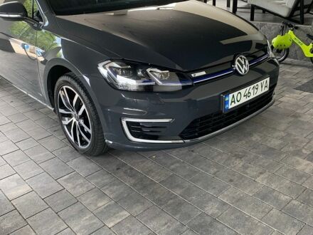 Серый Фольксваген e-Golf, объемом двигателя 0 л и пробегом 70 тыс. км за 16772 $, фото 1 на Automoto.ua