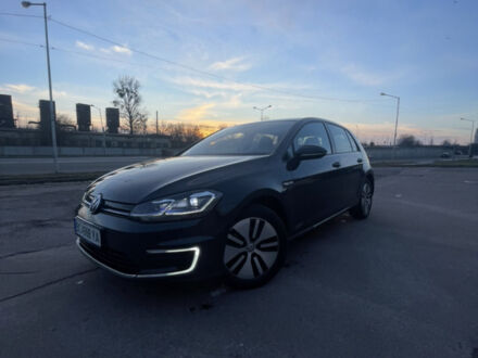 Серый Фольксваген e-Golf, объемом двигателя 0 л и пробегом 51 тыс. км за 17300 $, фото 1 на Automoto.ua