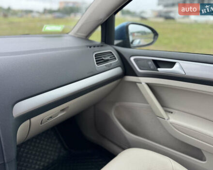 Синий Фольксваген e-Golf, объемом двигателя 0 л и пробегом 73 тыс. км за 8300 $, фото 45 на Automoto.ua