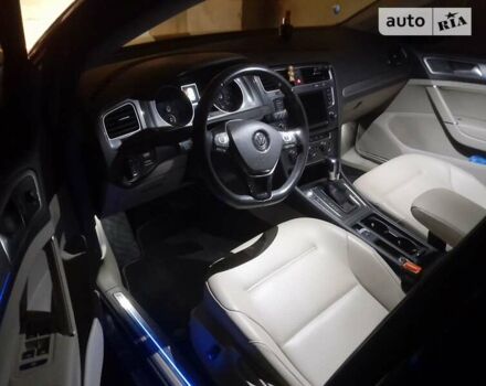 Синий Фольксваген e-Golf, объемом двигателя 0 л и пробегом 98 тыс. км за 9100 $, фото 6 на Automoto.ua