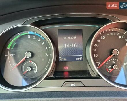 Синий Фольксваген e-Golf, объемом двигателя 0 л и пробегом 74 тыс. км за 12000 $, фото 10 на Automoto.ua