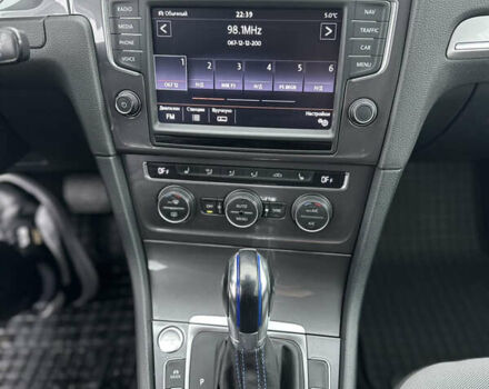 Синий Фольксваген e-Golf, объемом двигателя 0 л и пробегом 168 тыс. км за 7350 $, фото 62 на Automoto.ua