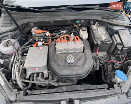 Синий Фольксваген e-Golf, объемом двигателя 0 л и пробегом 99 тыс. км за 9500 $, фото 65 на Automoto.ua