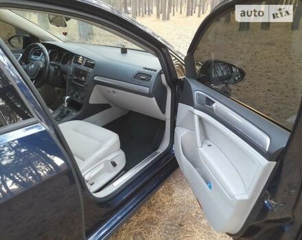 Синий Фольксваген e-Golf, объемом двигателя 0 л и пробегом 98 тыс. км за 9100 $, фото 10 на Automoto.ua