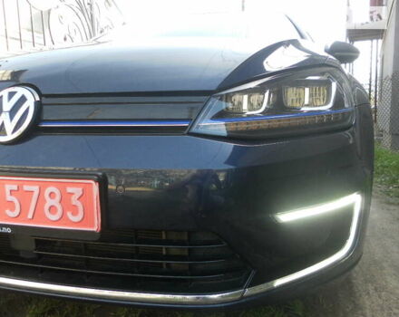 Синий Фольксваген e-Golf, объемом двигателя 0 л и пробегом 88 тыс. км за 9950 $, фото 2 на Automoto.ua