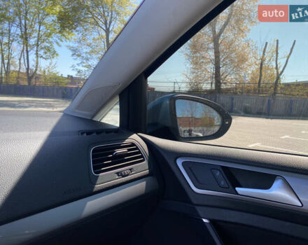 Синий Фольксваген e-Golf, объемом двигателя 0 л и пробегом 55 тыс. км за 14100 $, фото 19 на Automoto.ua