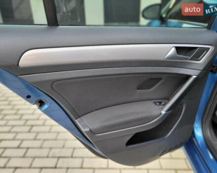 Синий Фольксваген e-Golf, объемом двигателя 0 л и пробегом 100 тыс. км за 8000 $, фото 27 на Automoto.ua