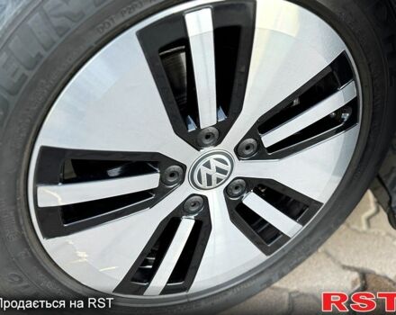 Синий Фольксваген e-Golf, объемом двигателя 85 л и пробегом 138 тыс. км за 9500 $, фото 3 на Automoto.ua