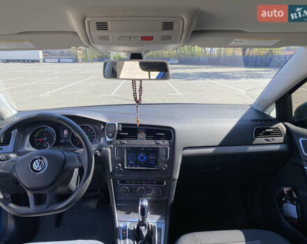 Синий Фольксваген e-Golf, объемом двигателя 0 л и пробегом 55 тыс. км за 14100 $, фото 24 на Automoto.ua
