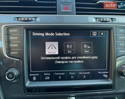 Синий Фольксваген e-Golf, объемом двигателя 0 л и пробегом 87 тыс. км за 8799 $, фото 95 на Automoto.ua