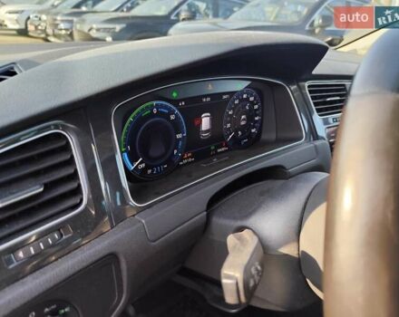 Синий Фольксваген e-Golf, объемом двигателя 0 л и пробегом 104 тыс. км за 14599 $, фото 28 на Automoto.ua