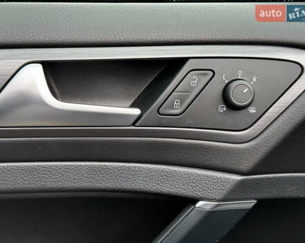 Синий Фольксваген e-Golf, объемом двигателя 0 л и пробегом 100 тыс. км за 14500 $, фото 23 на Automoto.ua